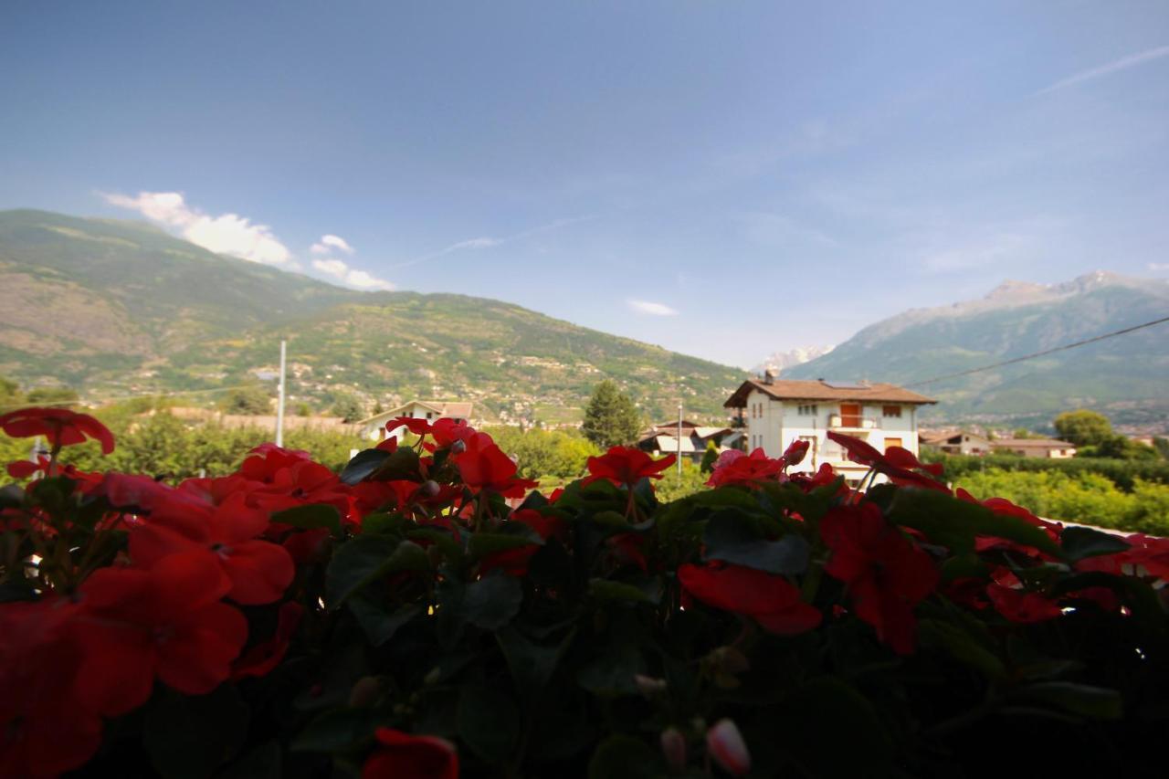 L'Adret Hotel Gressan Buitenkant foto